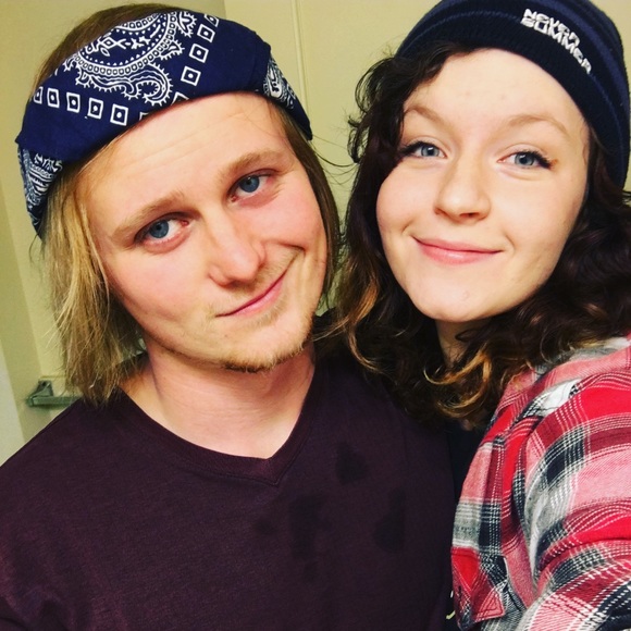 🌻 WELCOME TO MY CLOSET 🌻 - Picture 4 of 8